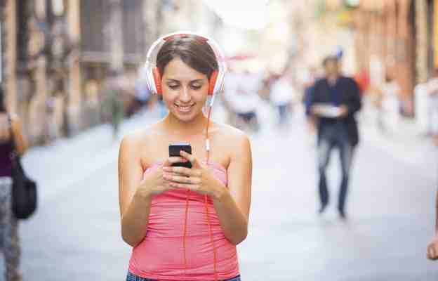 Brasileiro corta água, mas não internet, aponta pesquisa