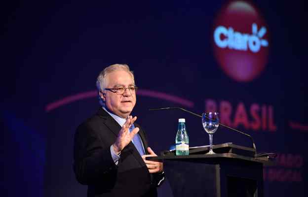 Venda da Oi Móvel para Claro, TIM e Vivo garantirá a continuidade do serviço, diz Félix