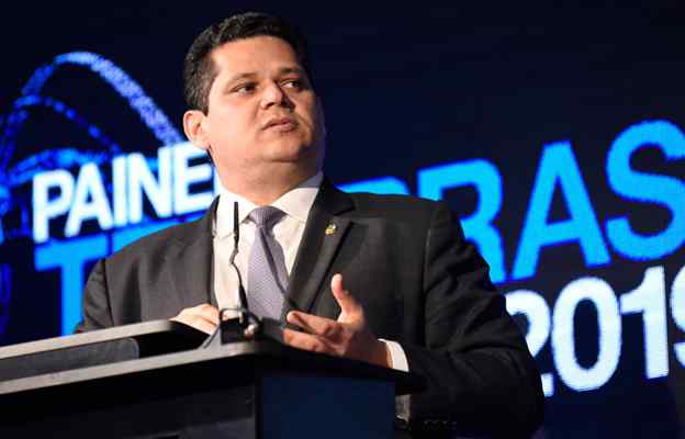 Senado retira da pauta PL das Fakes News e Câmara recebe nova proposta