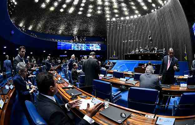 Suspensão de MP do repasse de dados ao IBGE divide senadores