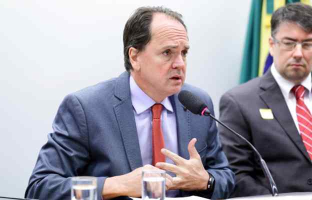 Caso Fox vira guerra de pareceres e versões