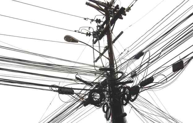 Cidades do Paraná tentam cobrar taxa por fibra em postes